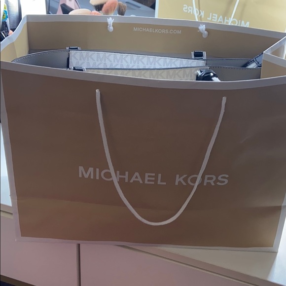 AUTHENTIC MINT CONDITION MICHAEL KORS TOTE BAG - Picture 2 of 8